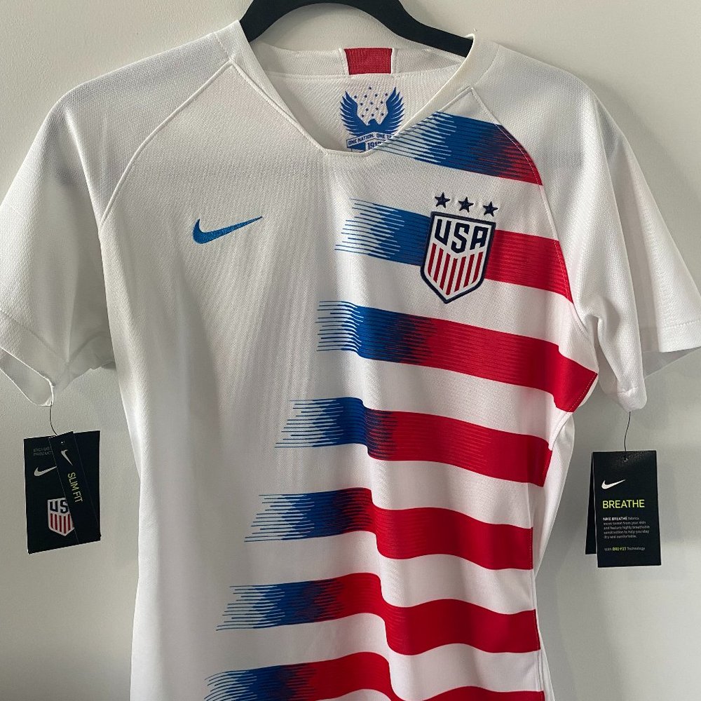 Nike Women's Team USA Home Jersey 2018, Size M, Slim Fit so really a Small